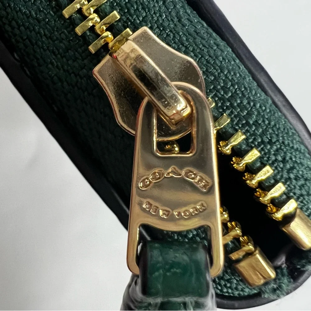 Coach Women’s Pebbled Leather Long Zip Around Wallet Emerald Green Maroon Int. - Picture 4 of 9